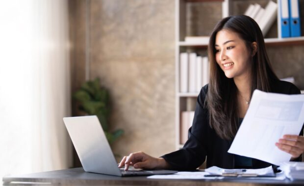 Woman filing her ACA returns electronically